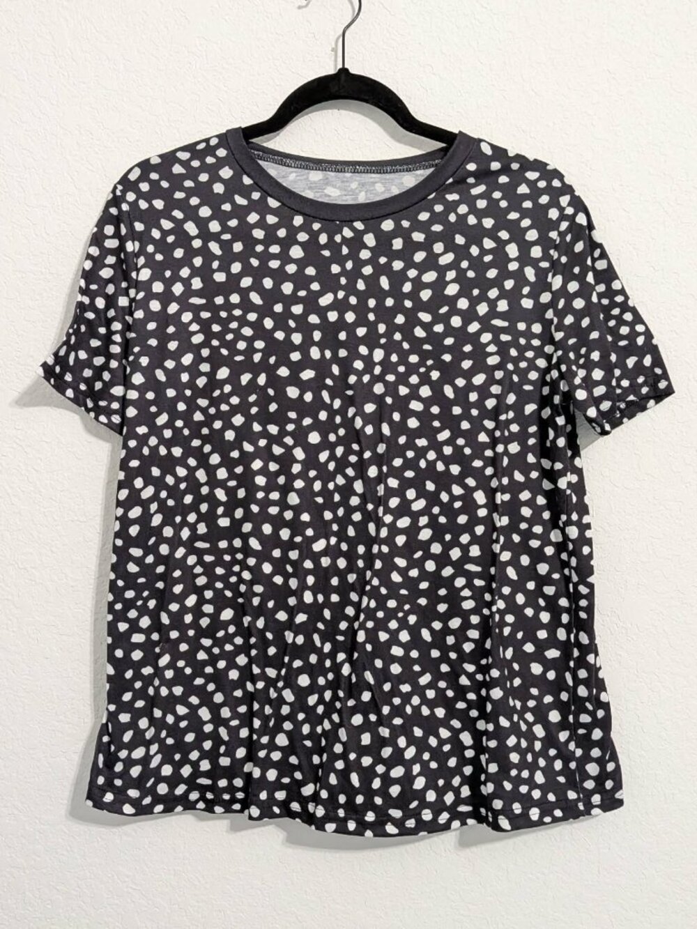 SHEIN Women's Black & White Spotted Blouse Top Tee NWOT (Medium)